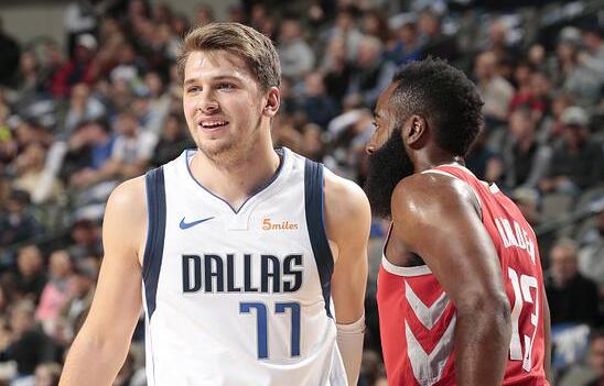 在右侧半空 在右侧半空